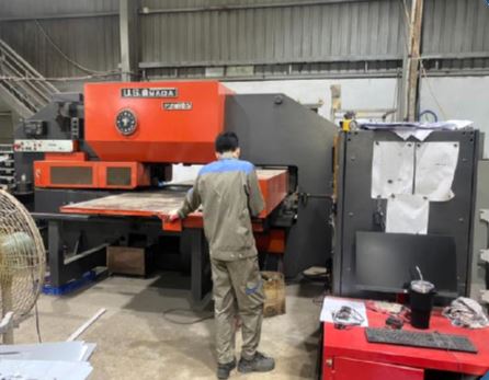 Laser cutting machine